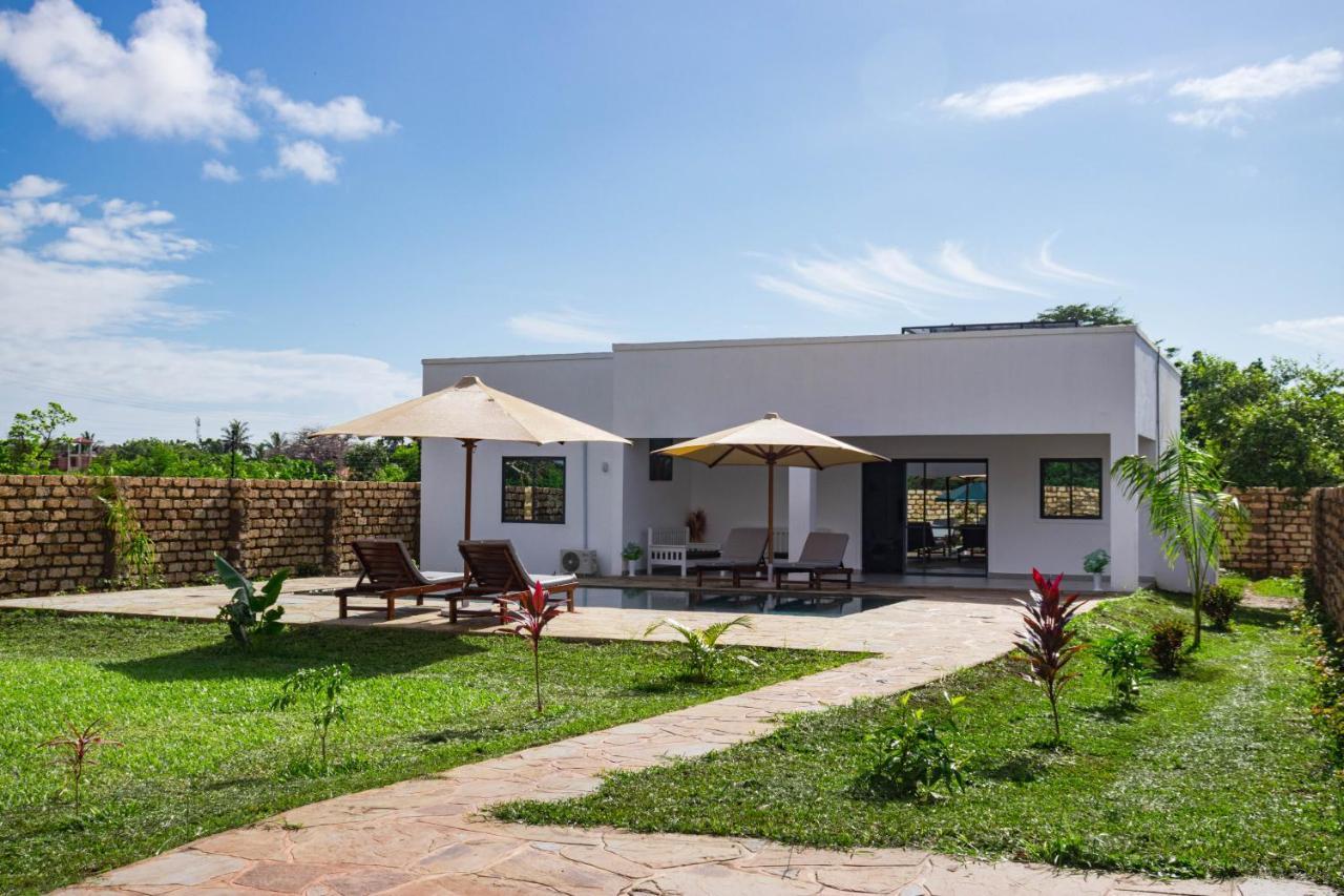 4 U Luxury Bungalows Diani Diani Beach Zewnętrze zdjęcie